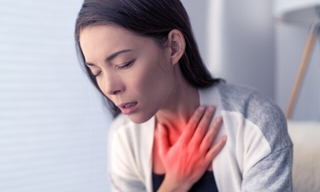 PUSTEVANSKER: Pustevansker er et tegn på alvorlig sykdom forårsaket av coronaviruset. Foto: NTB Scanpix/Shutterstock. PUSTEVANSKER: Pustevansker er et tegn på alvorlig sykdom forårsaket av coronaviruset. Foto: NTB Scanpix/Shutterstock.